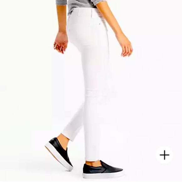 Levi's Denim - LIKE new! Levi’s 711 Skinny - white